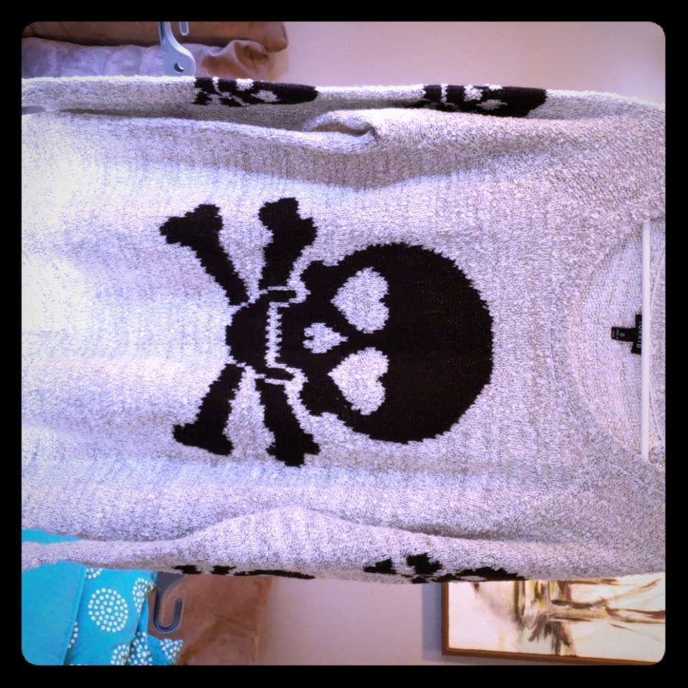 Torrid skull sweater, Torrid size 0 (fits a 16)